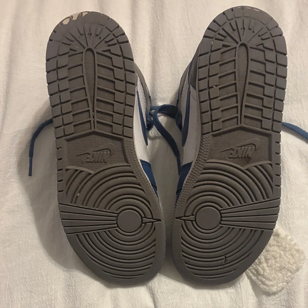 Jordan 1 Sneakers in Blue and White - Picture 3 of 3